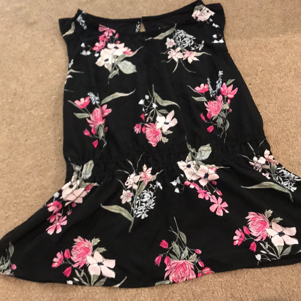 Black & Pink Floral Top! Cinched at the waist! M